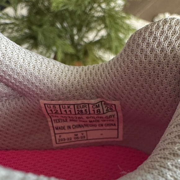 NWOT Skechers Shimmering Gray Sneakers - Picture 6 of 8